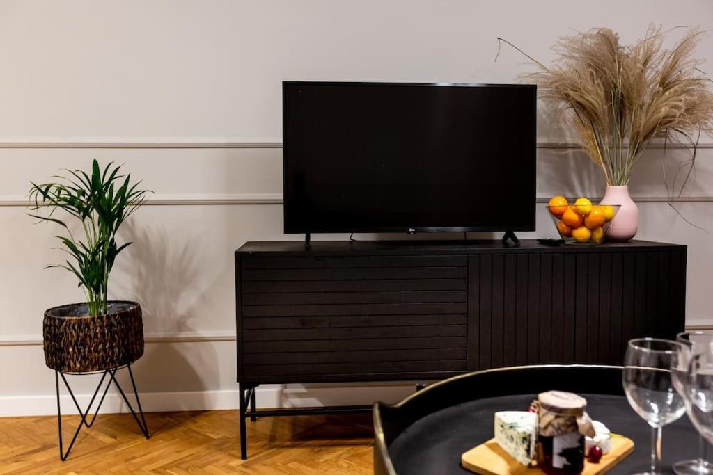 شقة Elegant, Comfortable In The Heart Of Warsaw! المظهر الخارجي الصورة